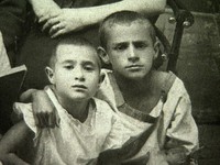 Зиновий Гердт со старшим братом Борисом, Себеж (Витебская губерния, ныне Псковская область), 1926 год.
